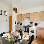 Str8bs8 Georgian 2-bedroom Apartment, Clifton, Parking & Garden Appartement
