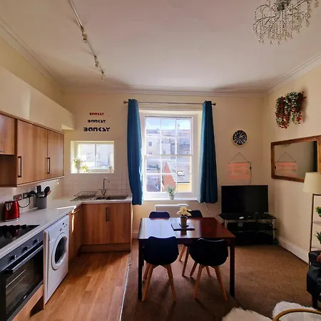 Apartment Clifton Nr Centre, Georgian Period Flat, Permit Parking X1, Garden