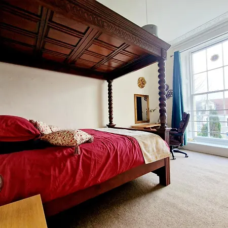 Clifton Nr Centre, Georgian Period Flat, Permit Parking X1, Garden Bristol