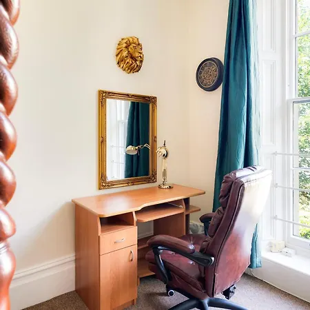 Clifton Nr Centre, Georgian Period Flat, Permit Parking X1, Garden * Bristol