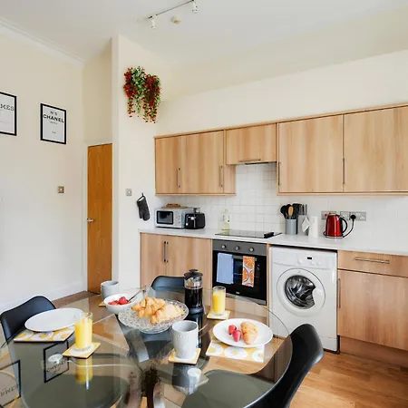 Str8bs8 Georgian 2-bedroom Apartment, Clifton, Parking & Garden Apartment