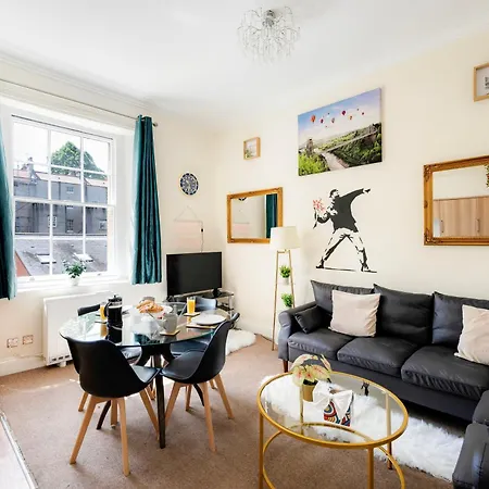 Apartment Str8bs8 Georgian 2-bedroom Apartment, Clifton, Parking & Garden
