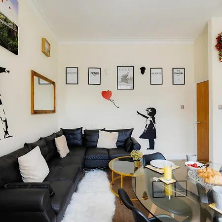 Str8bs8 Georgian 2-bedroom Apartment, Clifton, Parking & Garden *