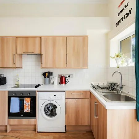 Str8bs8 Georgian 2-bedroom Apartment, Clifton, Parking & Garden *
