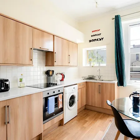 Str8bs8 Georgian 2-bedroom Apartment, Clifton, Parking & Garden Apartment