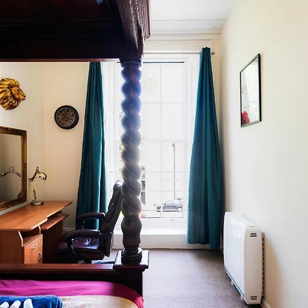 Clifton Nr Centre, Georgian Period Flat, Permit Parking X1, Garden