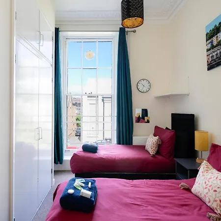 Clifton Nr Centre, Georgian Period Flat, Permit Parking X1, Garden Apartment *