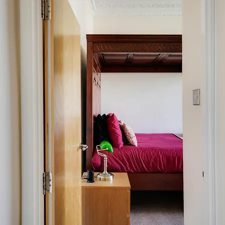 Str8bs8 Georgian 2-bedroom Apartment, Clifton, Parking & Garden Apartment