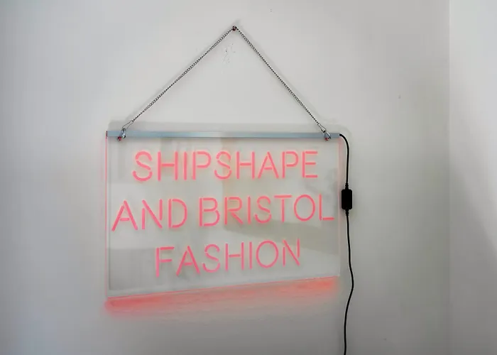 Clifton Nr Centre, Georgian Period Flat, Permit Parking X1, Garden * 브리스틀