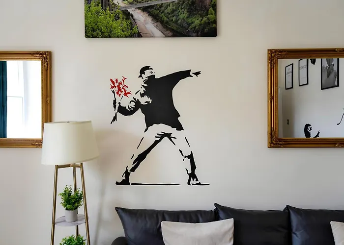 Clifton Nr Centre, Georgian Period Flat, Permit Parking X1, Garden 아파트 *