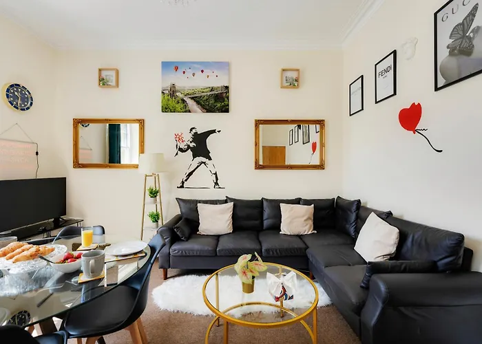 아파트 Clifton Nr Centre, Georgian Period Flat, Permit Parking X1, Garden 브리스틀