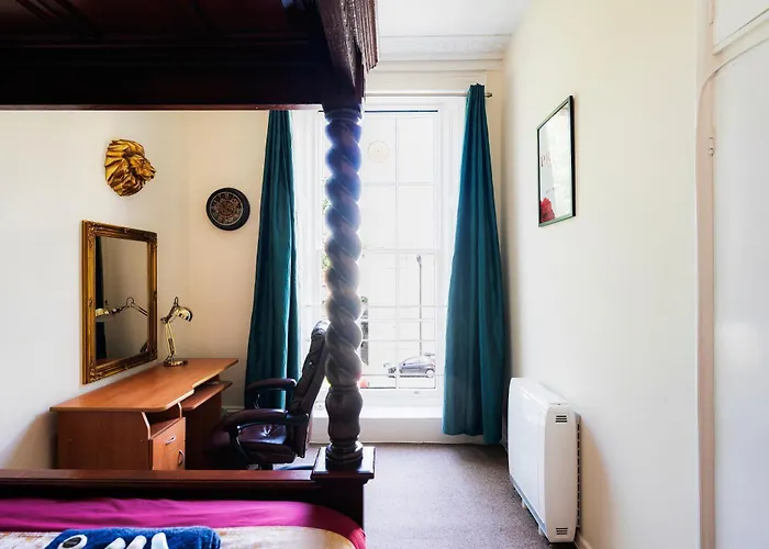 Clifton Nr Centre, Georgian Period Flat, Permit Parking X1, Garden