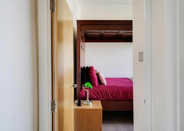 Clifton Nr Centre, Georgian Period Flat, Permit Parking X1, Garden 아파트