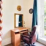 Clifton Nr Centre, Georgian Period Flat, Permit Parking X1, Garden * Bristol