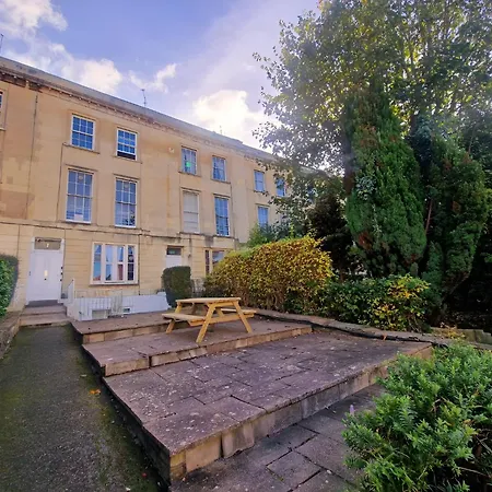 Str8bs8 Georgian 2-bedroom Apartment, Clifton, Parking & Garden דירה