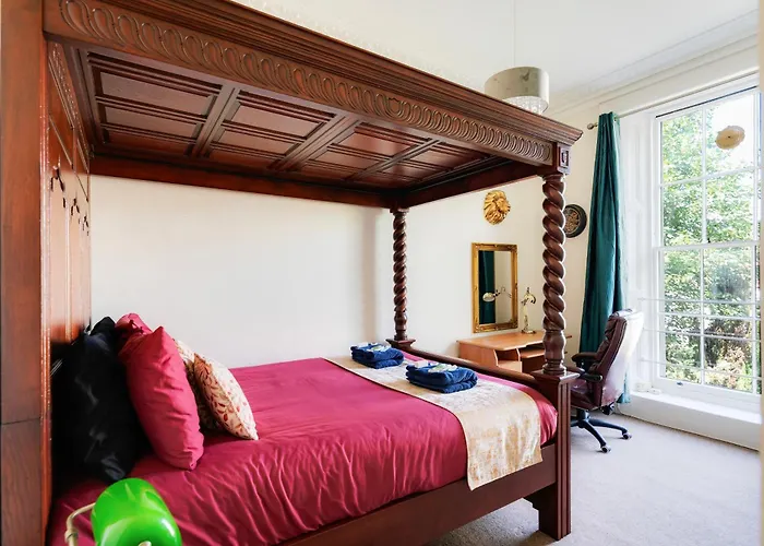 Clifton Nr Centre, Georgian Period Flat, Permit Parking X1, Garden Bristol