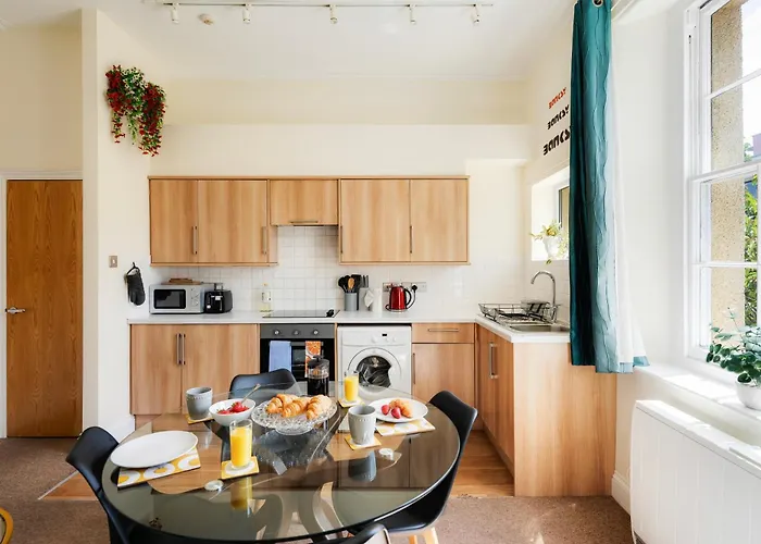 Апартаменти Clifton Nr Centre, Georgian Period Flat, Permit Parking X1, Garden *