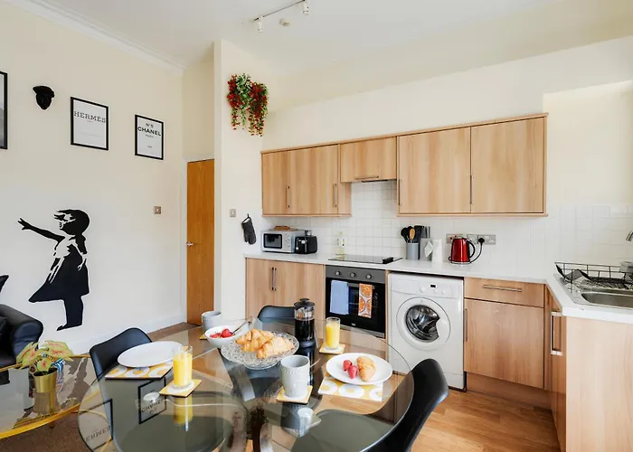 Clifton Nr Centre, Georgian Period Flat, Permit Parking X1, Garden Апартаменти