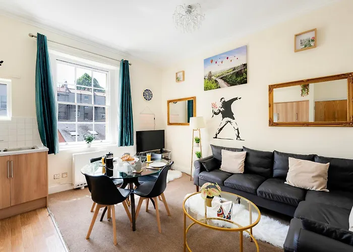 Апартаменти Clifton Nr Centre, Georgian Period Flat, Permit Parking X1, Garden