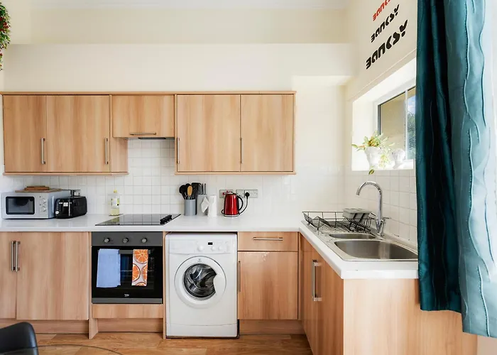 Clifton Nr Centre, Georgian Period Flat, Permit Parking X1, Garden *