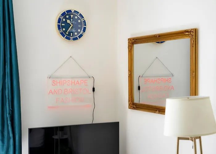 Clifton Nr Centre, Georgian Period Flat, Permit Parking X1, Garden Appartement *